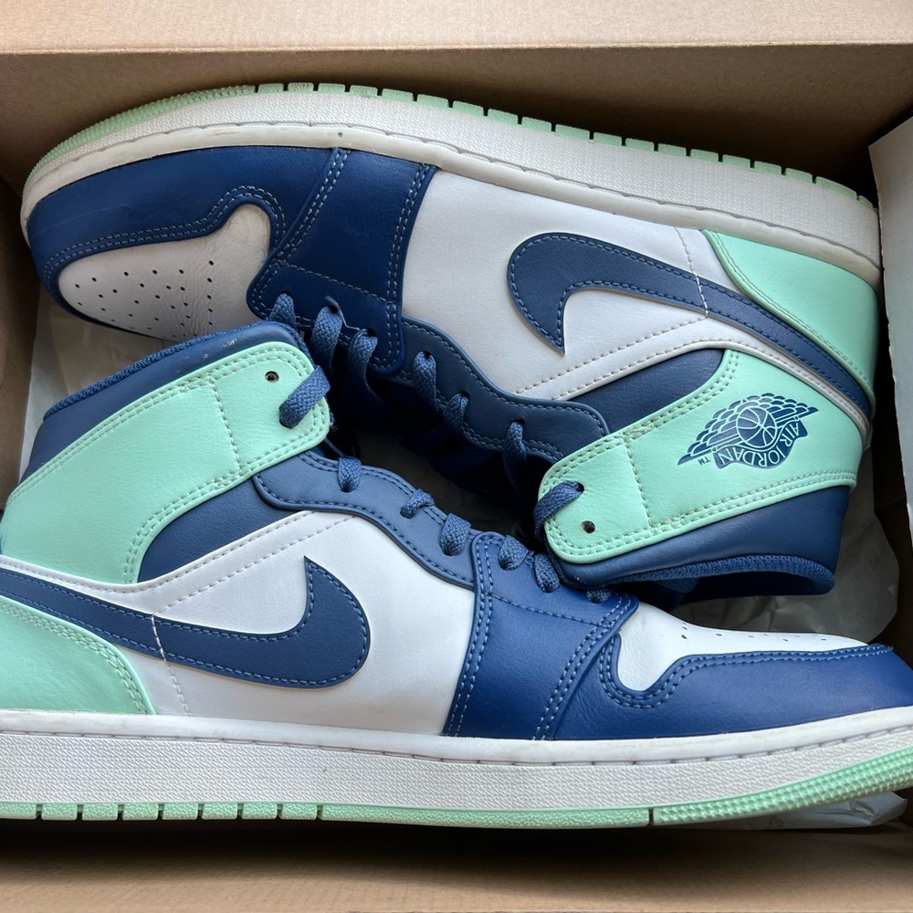 Air Jordan 1 Mid size 11.5